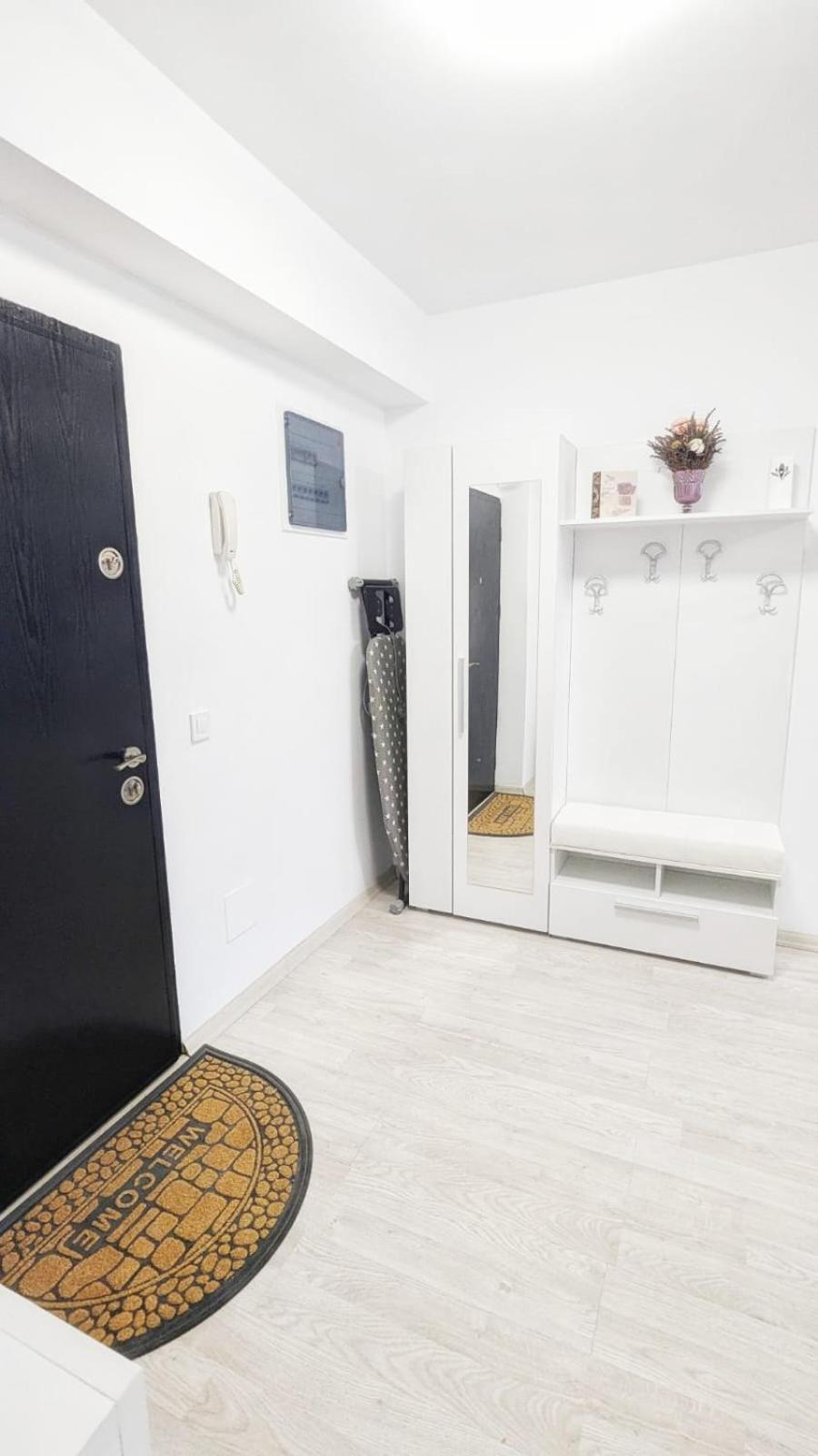 Airport Apartment 70 Squared Meters Otopeni Eksteriør billede